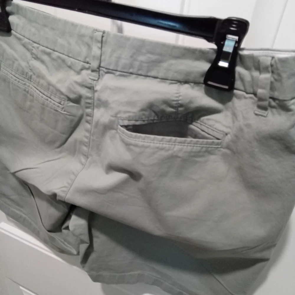 Old Navy Size 4 Women's Classic Sage Green Shorts
